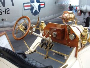 Early 20th century car dashboard © BrokenSphere / Wikimedia Commons